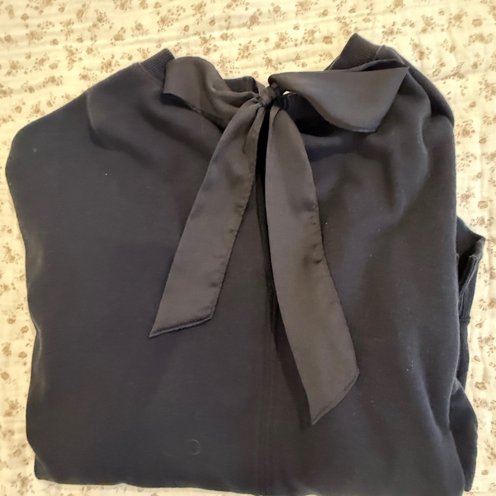 aerie Black Crewneck Sweatshirt - Picture 2 of 4
